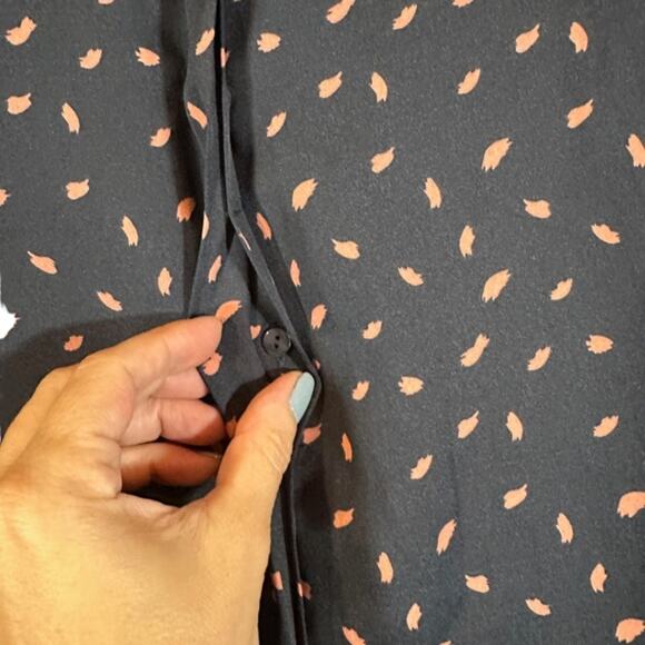 MNG by Mango Navy Blue & Pink High Low Long Sleeve Button Down Blouse Women Sz 6 - Picture 4 of 7